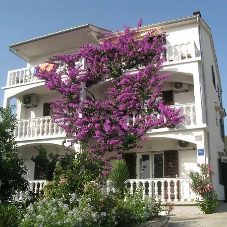 Appartement Barbat 17620a *
